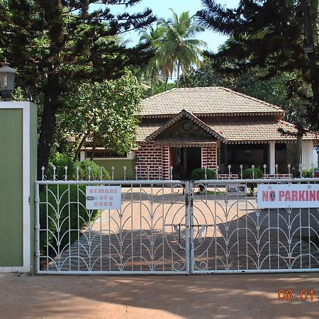 Hill Top Goa Lodge Vagator Extérieur photo