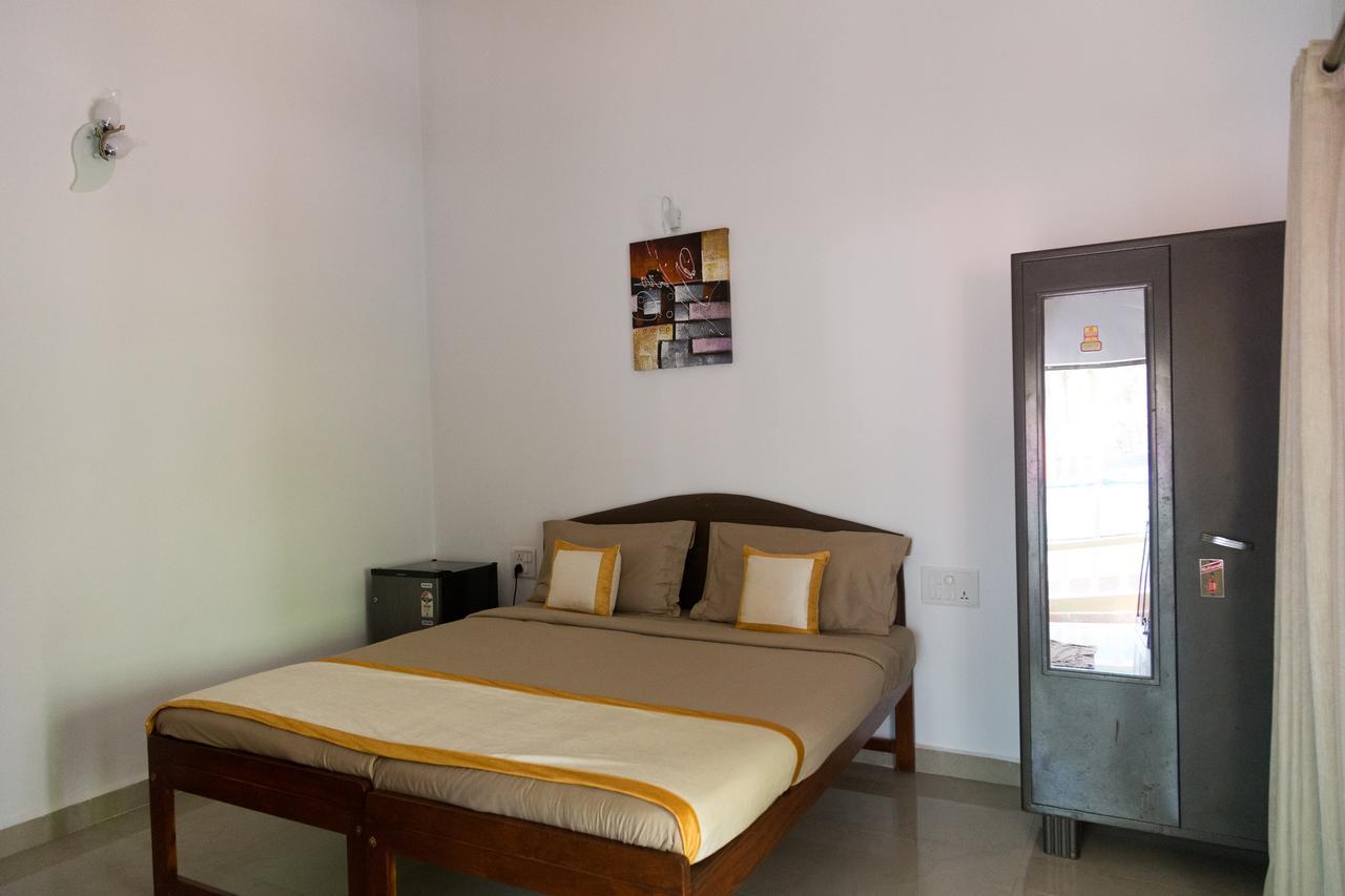Hill Top Goa Lodge Vagator Extérieur photo
